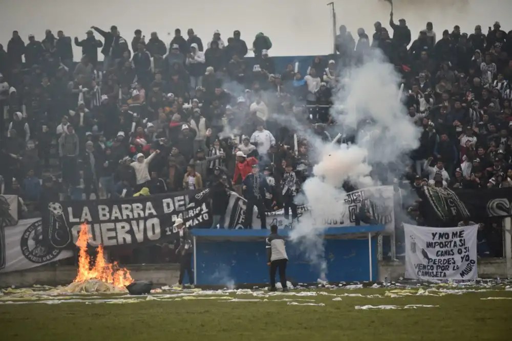 1000x667_graves-incidentes-final-liga-tucumana-incidentes-vestuarios-partido-quedo-suspendido-1150105-185819.webp