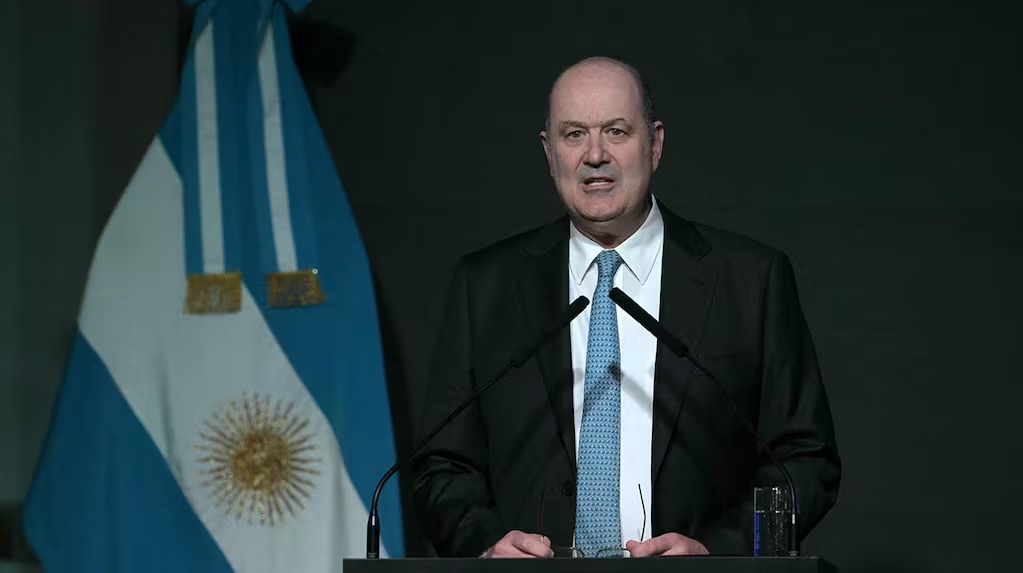 Sturzenegger aseguró que Argentina vive un “crecimiento económico inédito”, pronosticó una fuerte expansión
