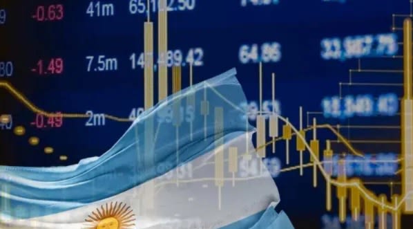 El riesgo país alcanzó su mayor nivel en tres meses y los bonos cerraron en baja