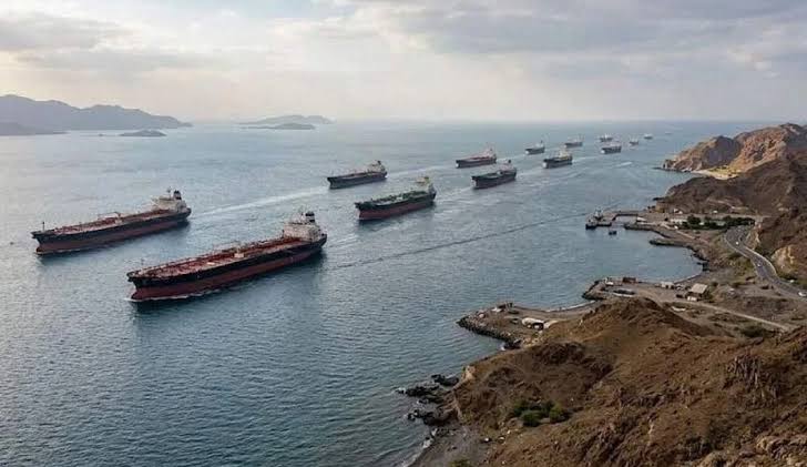 Irán permite el paso de "varios" petroleros iraquíes por el estrecho de Ormuz