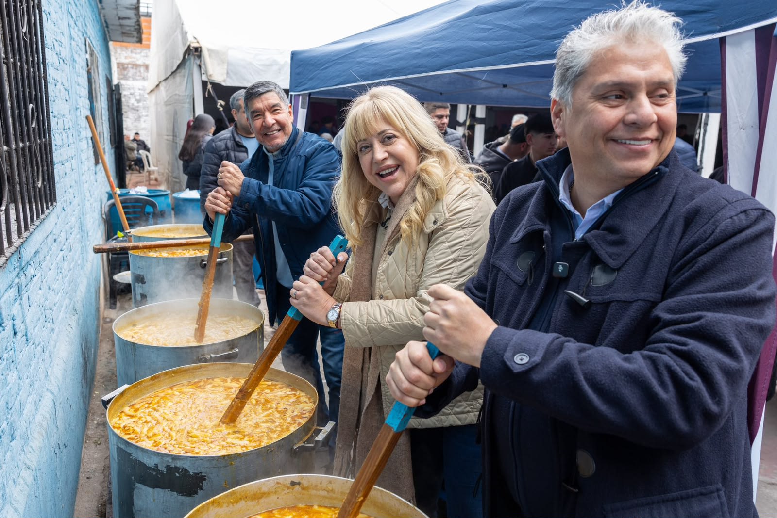 Chahla y Acevedo compartieron un almuerzo con vecinos de Villa Urquiza y reforzaron el mensaje de cercanía territorial