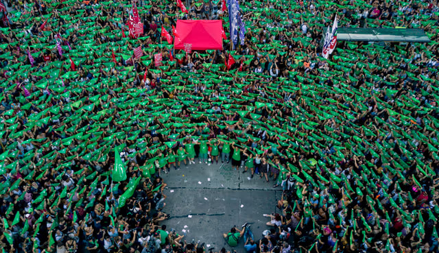 Aborto y natalidad: lo que dijo Milei y lo que muestran los datos de la UNT en Tucumán