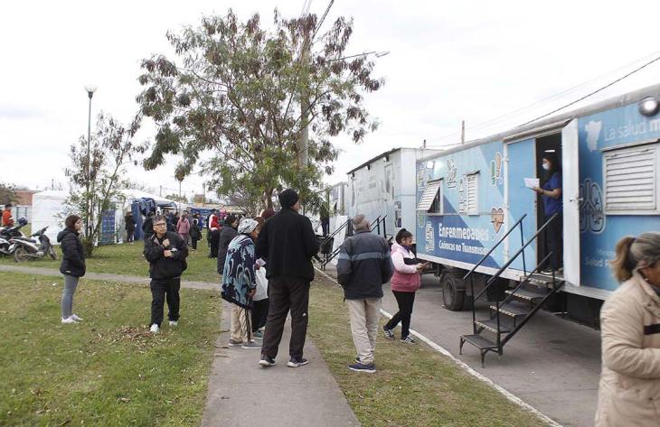 Despliegan el Hospital Móvil para brindar atención médica gratuita a los vecinos de Los Chañaritos