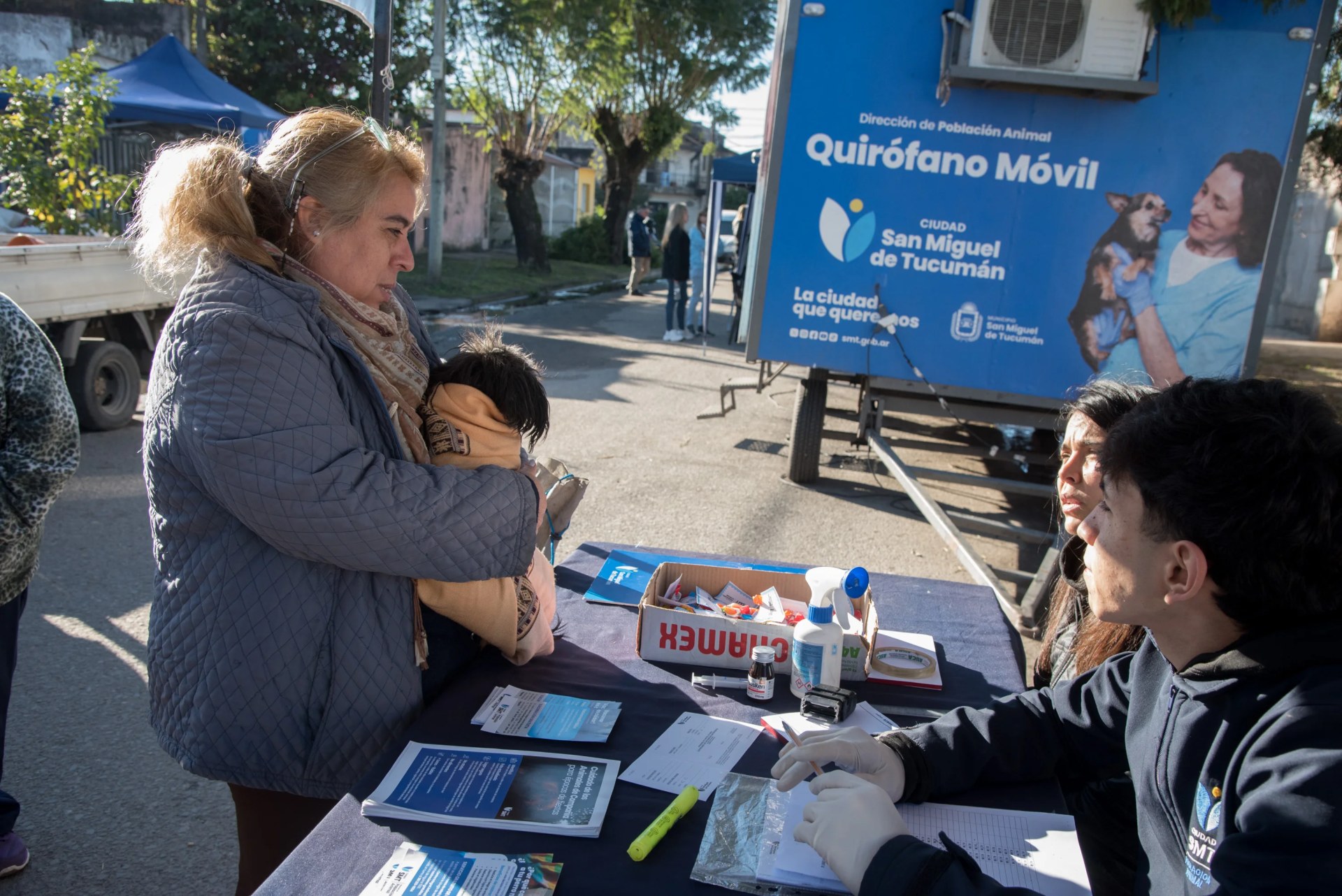 El operativo municipal llega al barrio Terán con servicios gratuitos y gestión de trámites