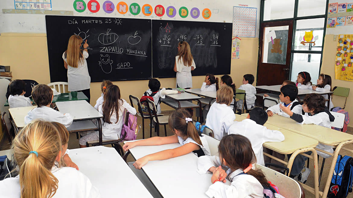 La estabilidad docente en Argentina se alcanza recién a los 40 años, según un informe de Argentinos por la Educación