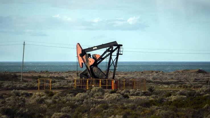 Paro por tiempo indeterminado paralizó la producción de hidrocarburos en Santa Cruz