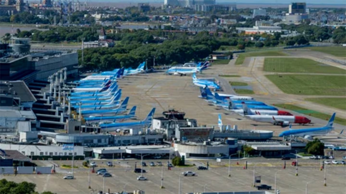 El Aeroparque Jorge Newbery frena sus actividades hasta el jueves por tareas de mantenimiento