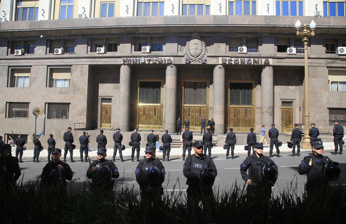 Economía adjudicó $12,16 billones y renovó casi el 96% de los vencimientos de deuda