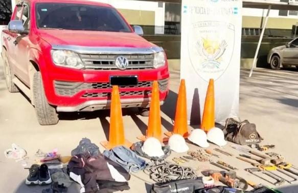 Fingieron ser obreros, contrataron a un policía y se robaron 2.500 kilos de cable subterráneo de pleno centro