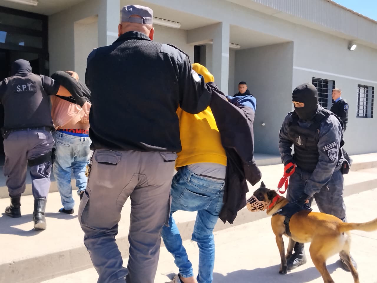 Trasladaron a 12 presos a la cárcel Benjamín Paz, donde estarán sin celulares