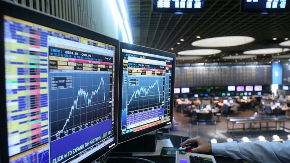 Wall Street: bajan los activos argentinos y el riesgo país se mantiene arriba de los 500 puntos