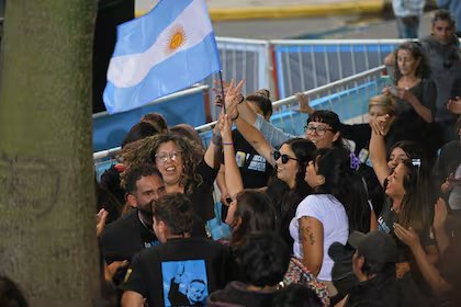 genet festejando elecciones.avif