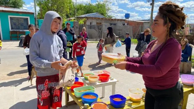 El nivel de pobreza mostró una leve desaceleración en su medición tras seis meses en ascenso