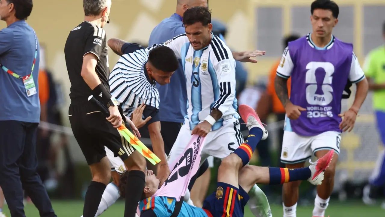 Paredes rompe el silencio tras la sanción de la FIFA y pide igualdad de criterio con Gavi