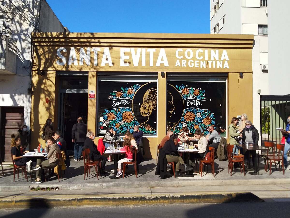 Cierra Santa Evita, el restaurante peronista de Palermo: sus dueños apuntaron contra el Gobierno de Milei