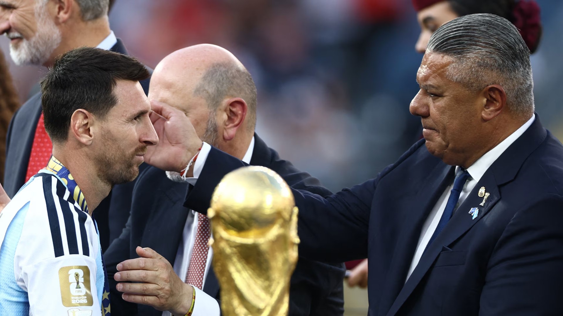 "Te queremos eterno, Leo": la carta de "Chiqui Tapia" a Messi tras confirmarse su retiro de la Selección
