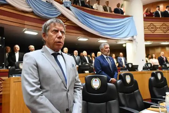 Bussi denunció a Cobos por una supuesta amenaza de resolver “afuera” una discusión en la Legisl