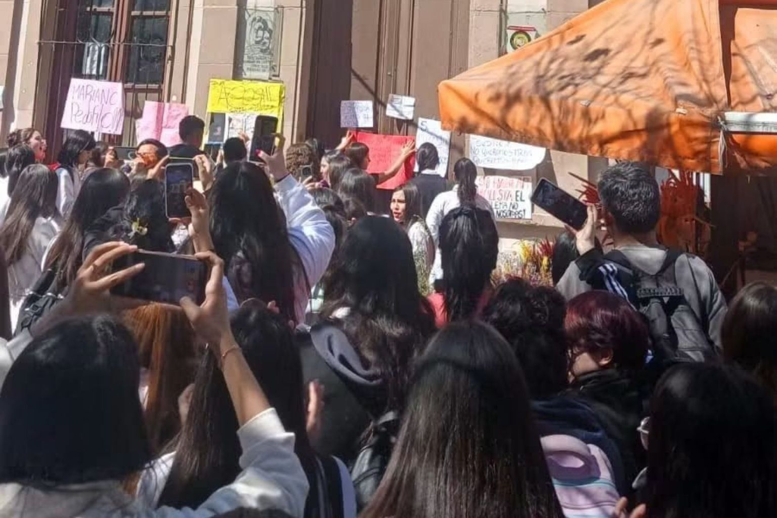 Denuncian a un conserje por presunto acoso a alumnas en una escuela tucumana: “Queremos que pague por sus actos”