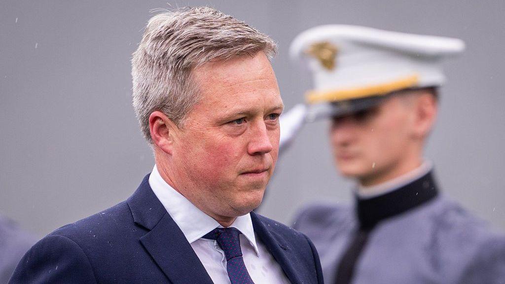 Renunció el secretario del Ejército de Estados Unidos por diferencias internas