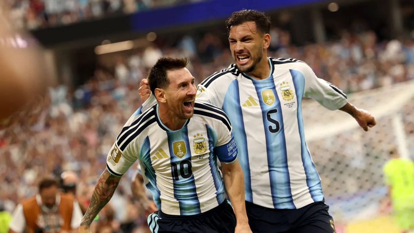 Con la sombra del retiro de Messi, Paredes abre la puerta de su salida y enciende otra alarma en la Albiceleste