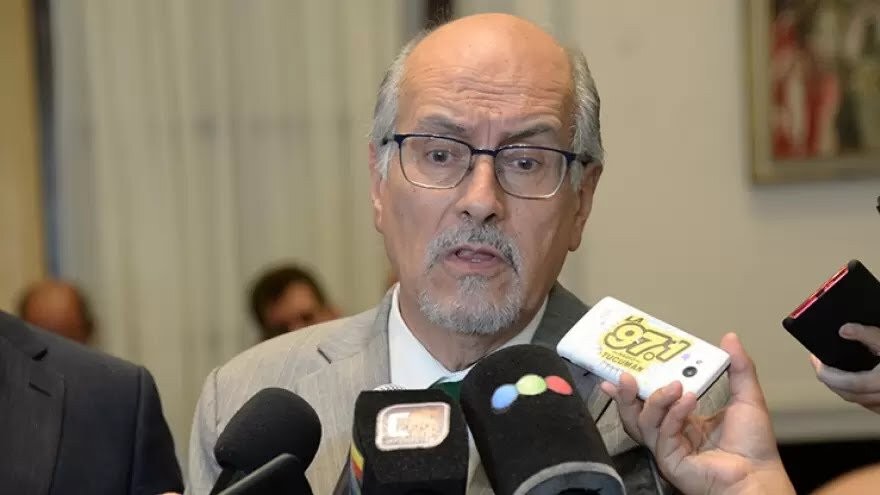 hecor viñuales.jpg