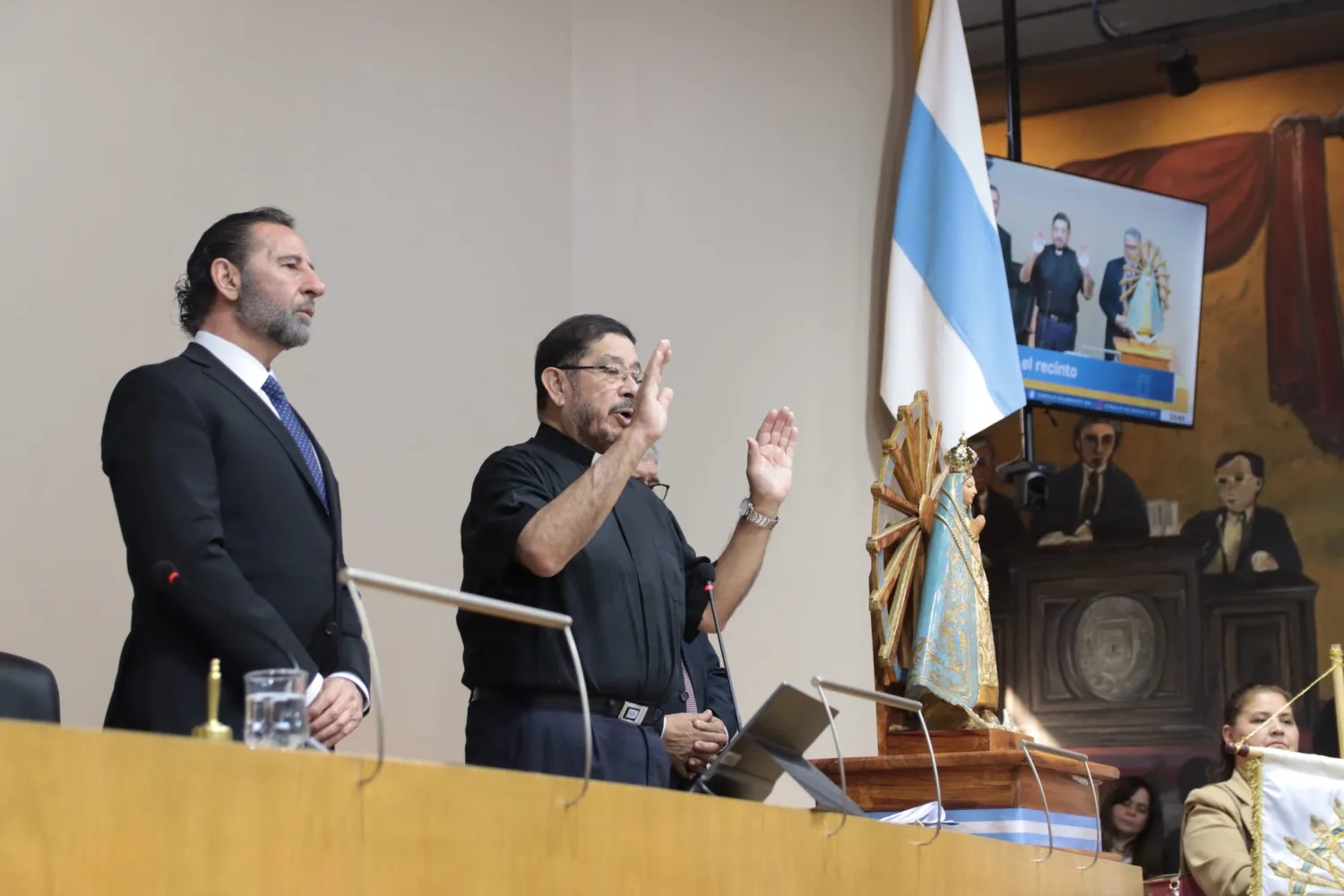 La Plaza de Villa Luján cambia oficialmente de nombre por decisión del Concejo