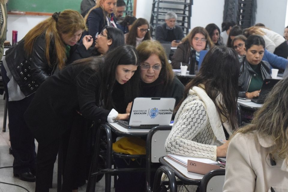 La provincia busca aliviar el costo de traslado de los maestros interinos mediante intercambios voluntarios de cargos y horas