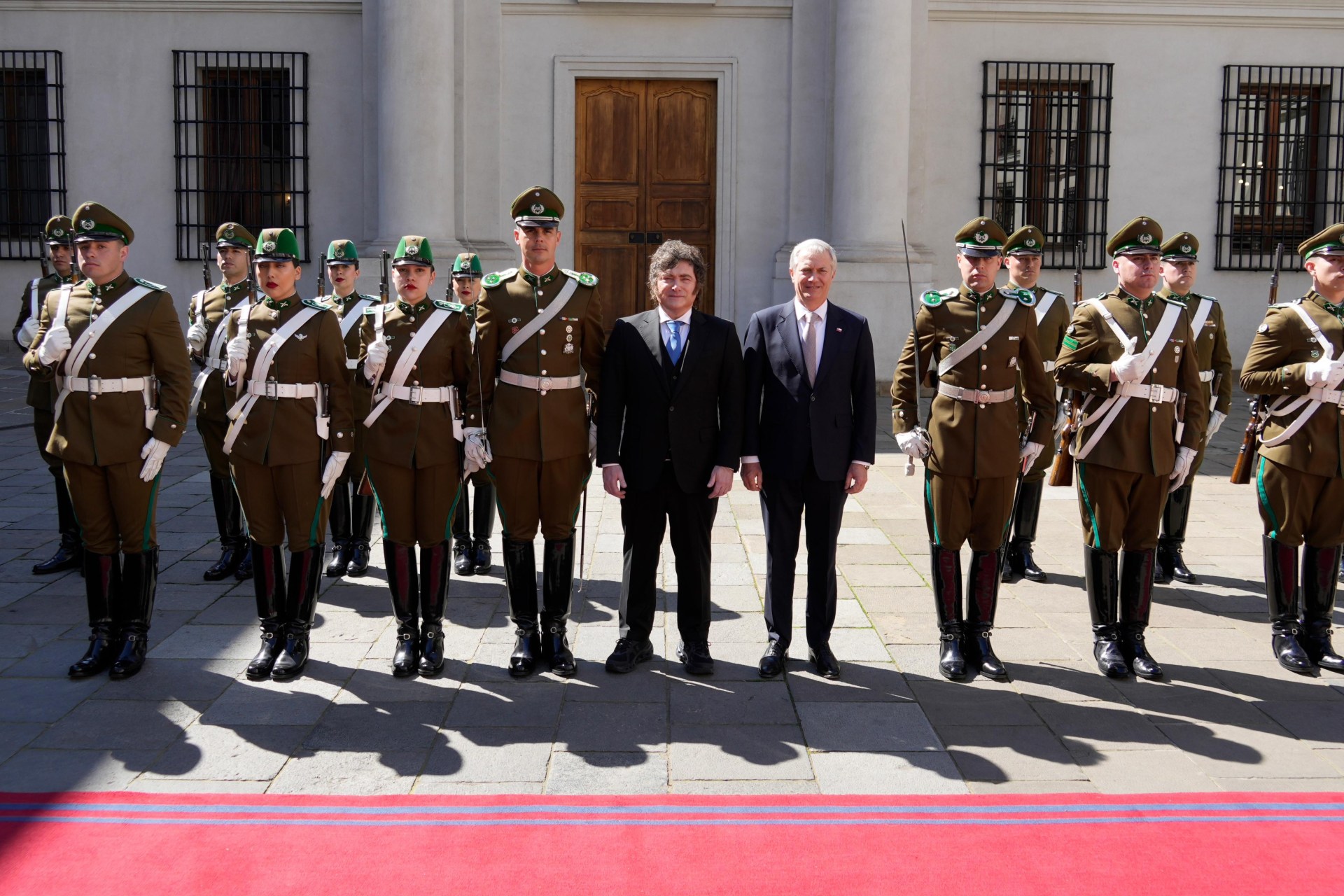 Javier Milei se reunió con  José Kast y le solicitó colaboración para evitar actividades ilegales en la región