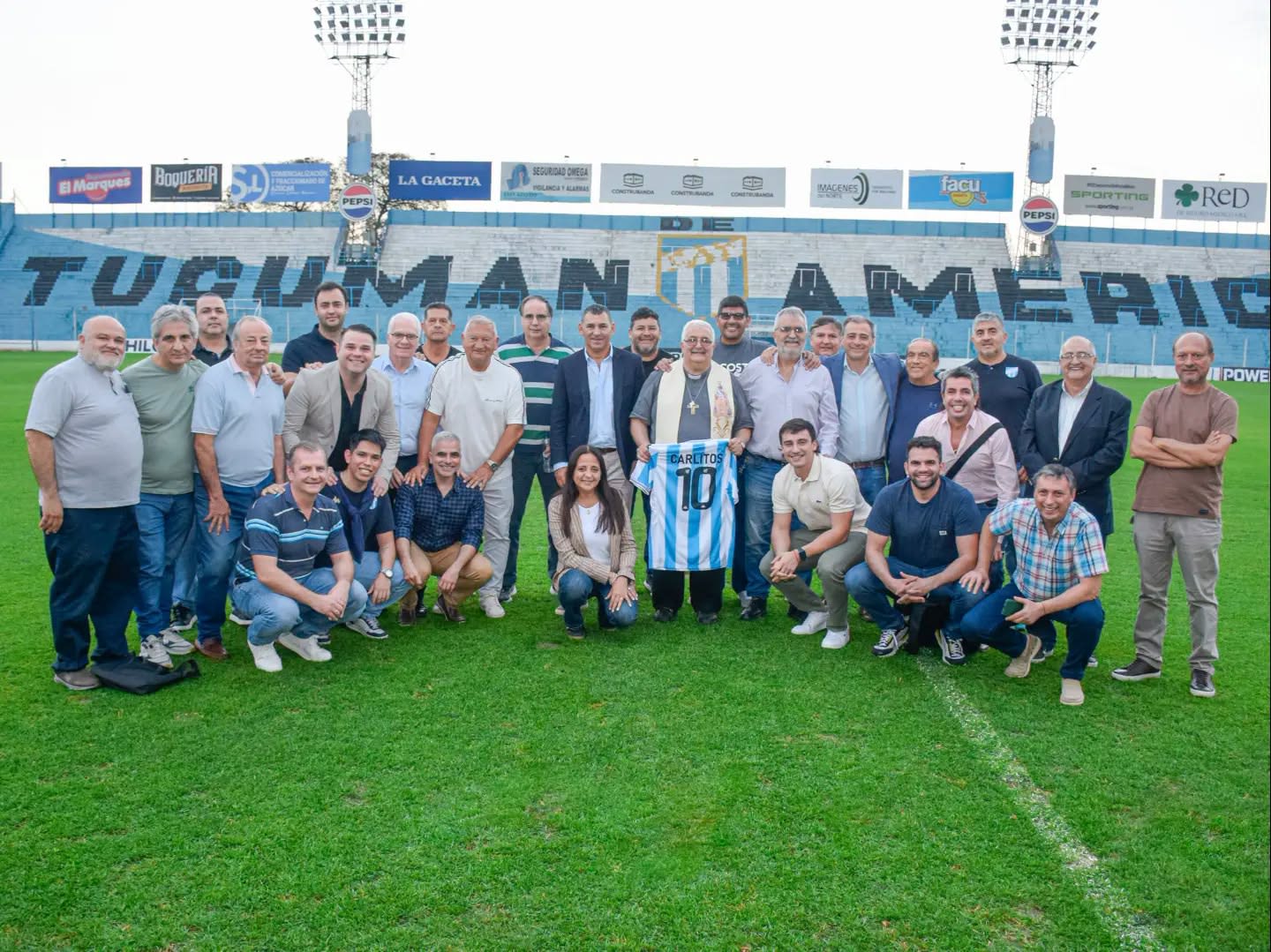 El arzobispo Carlos Sánchez visitó y bendijo el Monumental José Fierro