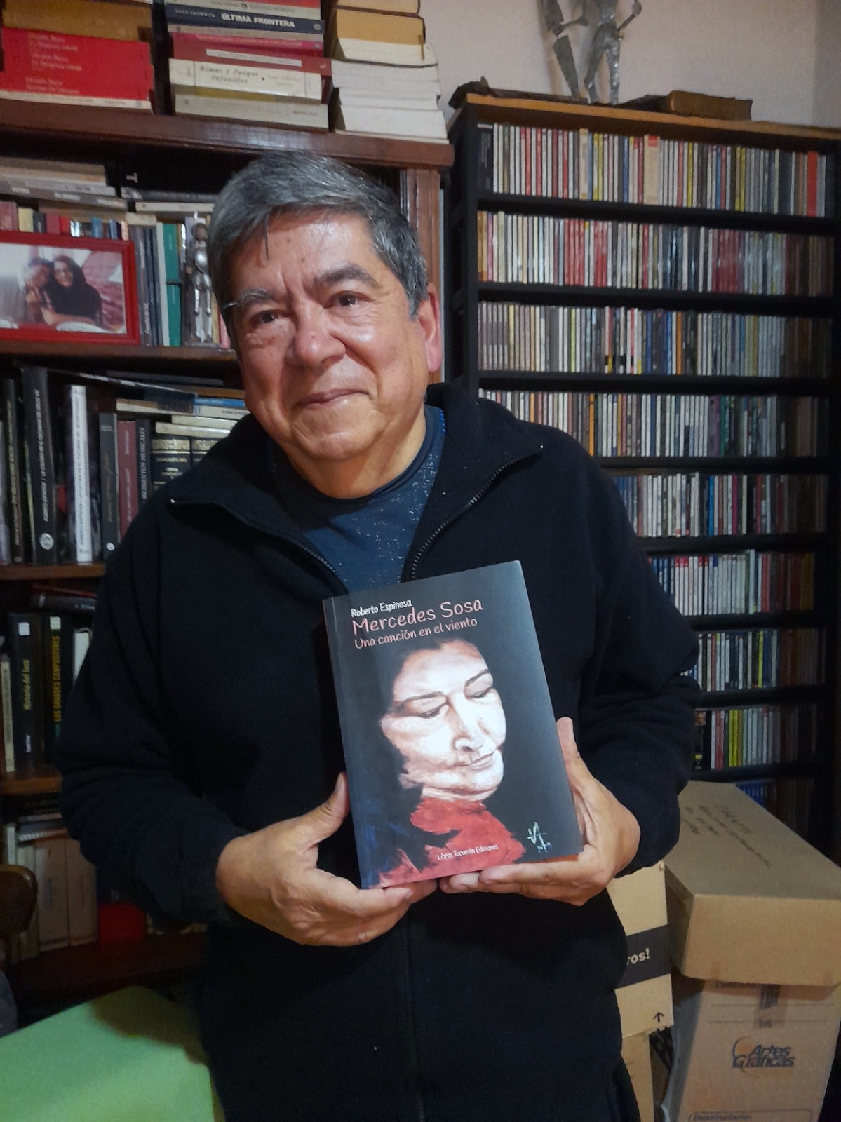 Un libro coral sobre Mercedes Sosa, con la firma de Roberto Espinosa