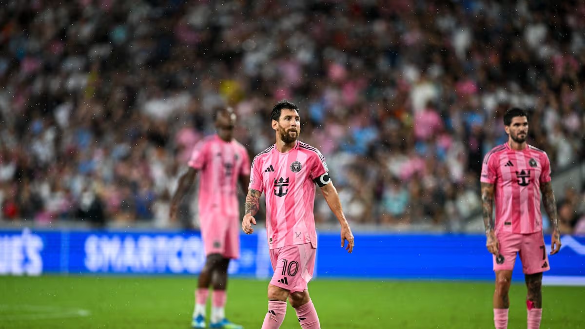 lionel-messi-y-rodrigo-de-paul-durante-el-duelo-GMXWNO4UDBH3BE3DZHGX44QG7Q.avif