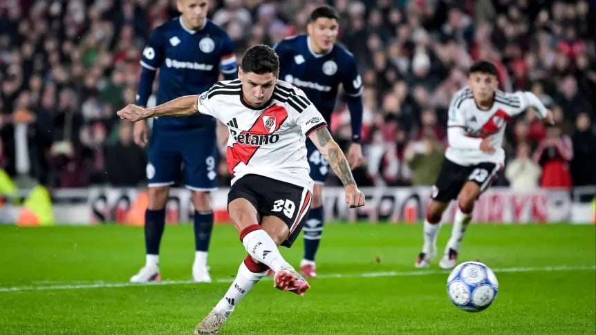 gonzalo-montiel-anoto-el-penal-para-el-1-0-de-river-sobre-independiente-rivadavia_862x485.webp