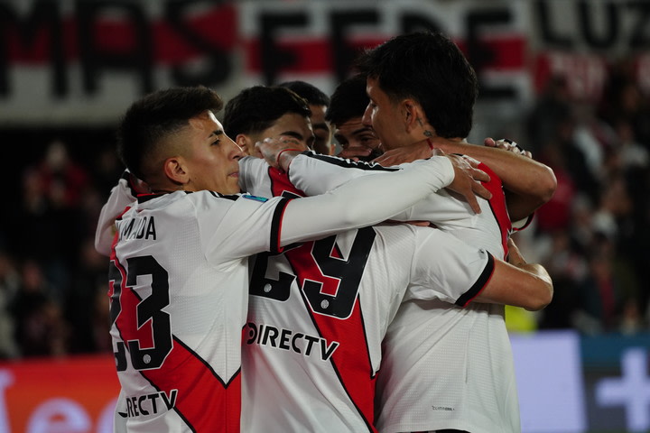 nn2bJxOJj_720x0__1.jpg