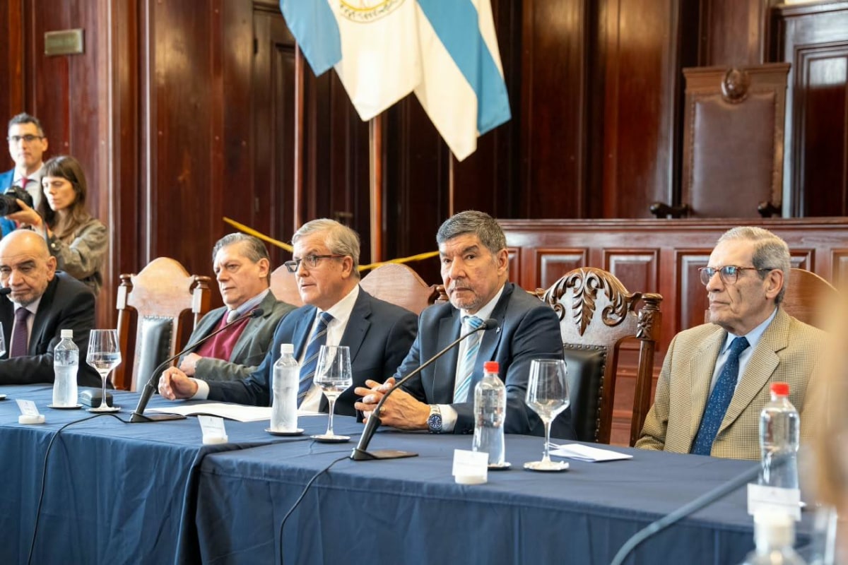 Mesa de trabajo interpoderes para analizar el nuevo regimen penal juvenil y su aplicación en Tucumán.jpeg