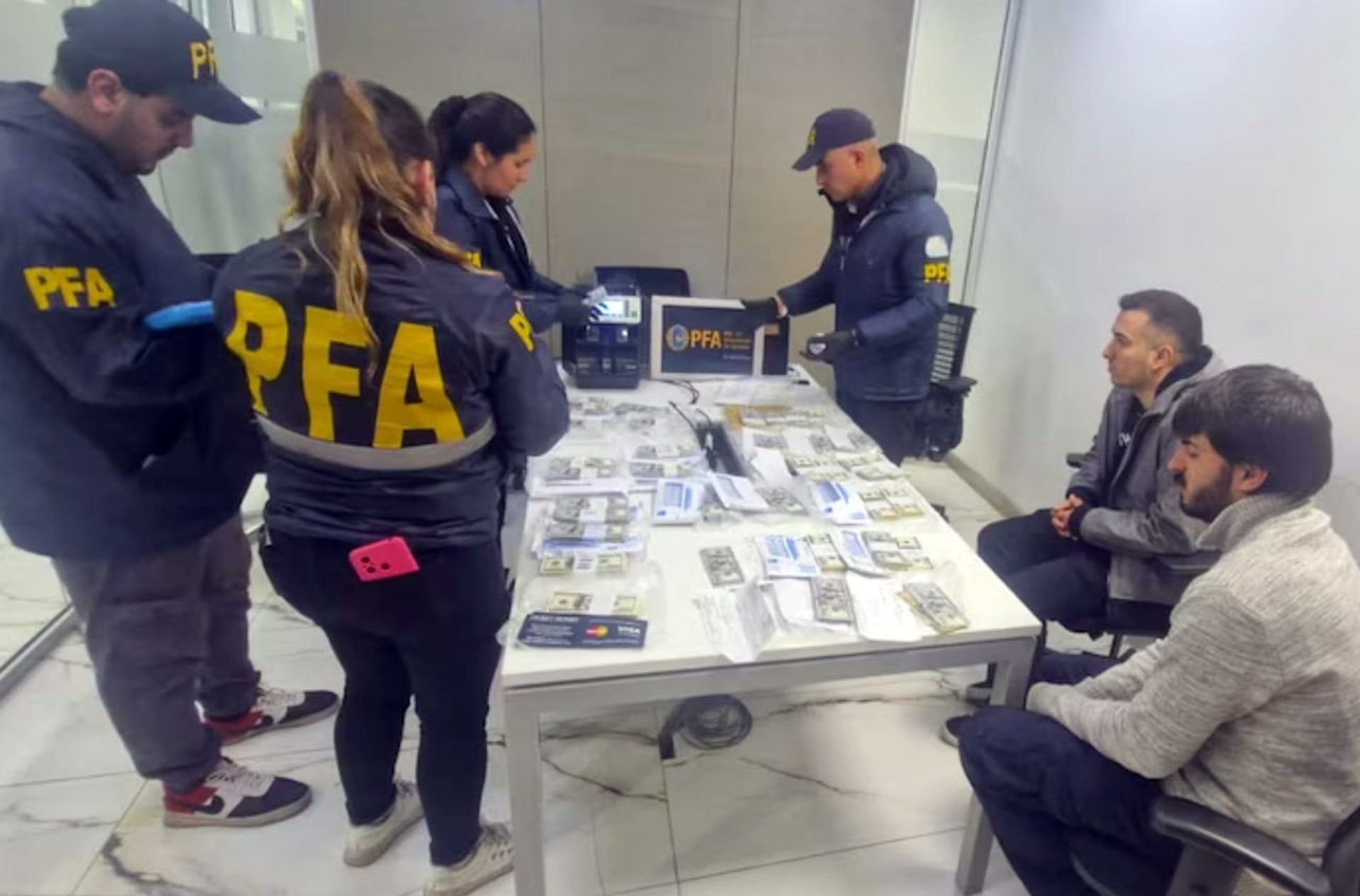 La Policía Federal secuestró más de US$367.000 en una causa por presuntas coimas vinculadas a Tandanor