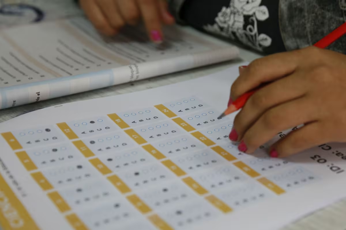 Pruebas PISA 2025: Argentina empeoró sus resultados en Lectura, Matemática y Ciencias