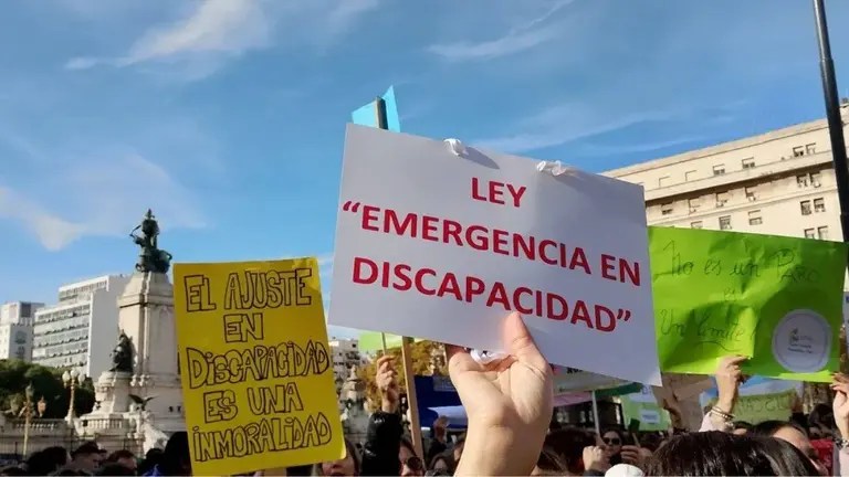 Tras meses sin reuniones, obligan a la comisión parlamentaria a debatir la prórroga de la ley terapéutica