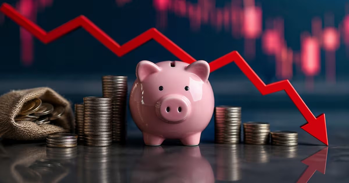 En agosto volvieron a caer los depósitos en pesos, pese a tasas de interés levemente positivas