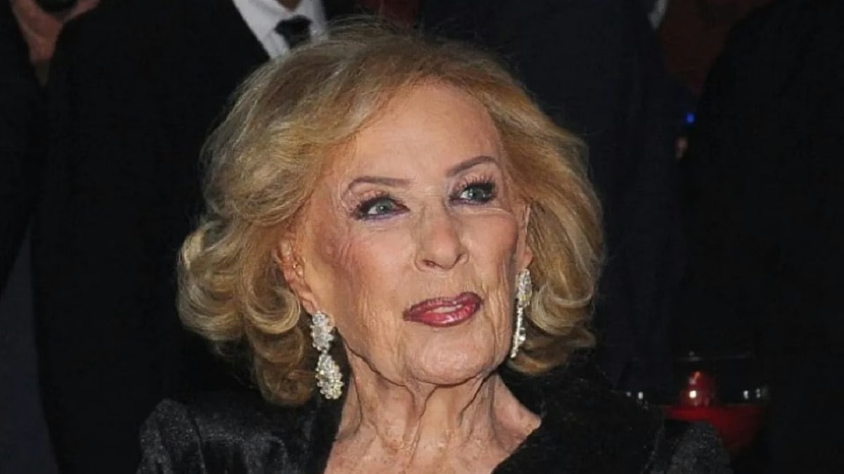 Mirtha Legrand abandonó el sanatorio y continuará su recuperación respiratoria en su domicilio