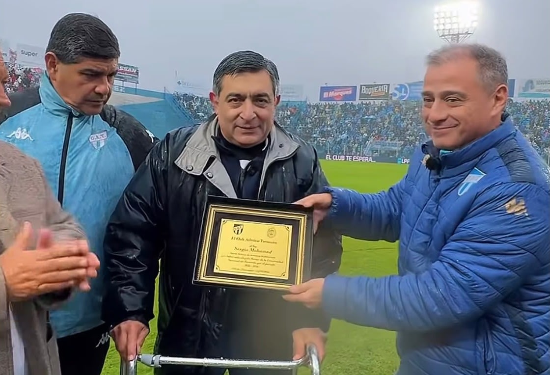 Atlético Tucumán reconoció al nuevo rector de la UNT en la previa del partido ante River
