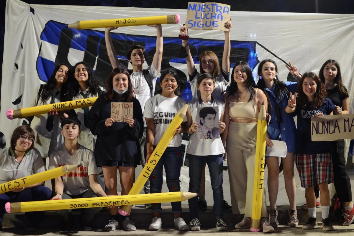 uest tucuman la noche de los lapices.webp