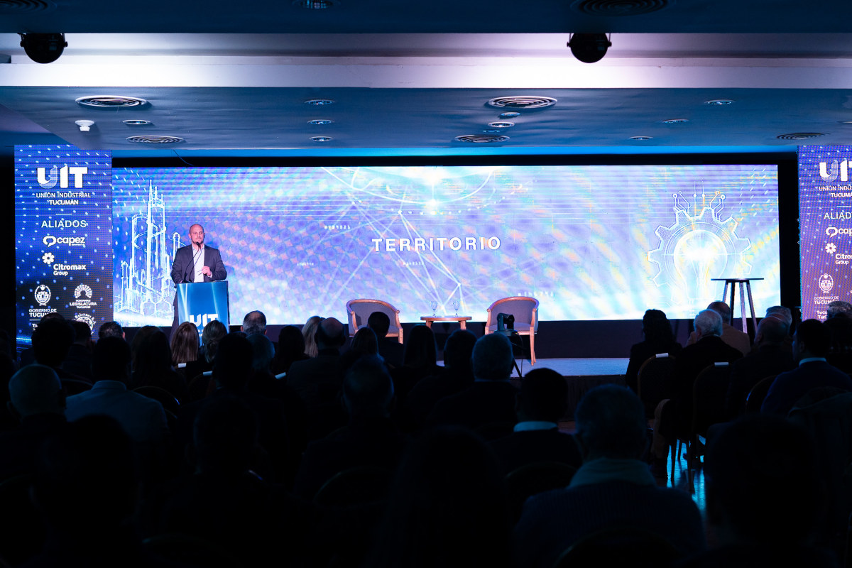 Chahla durante el encuentro de la Unión Industrial de Tucumán