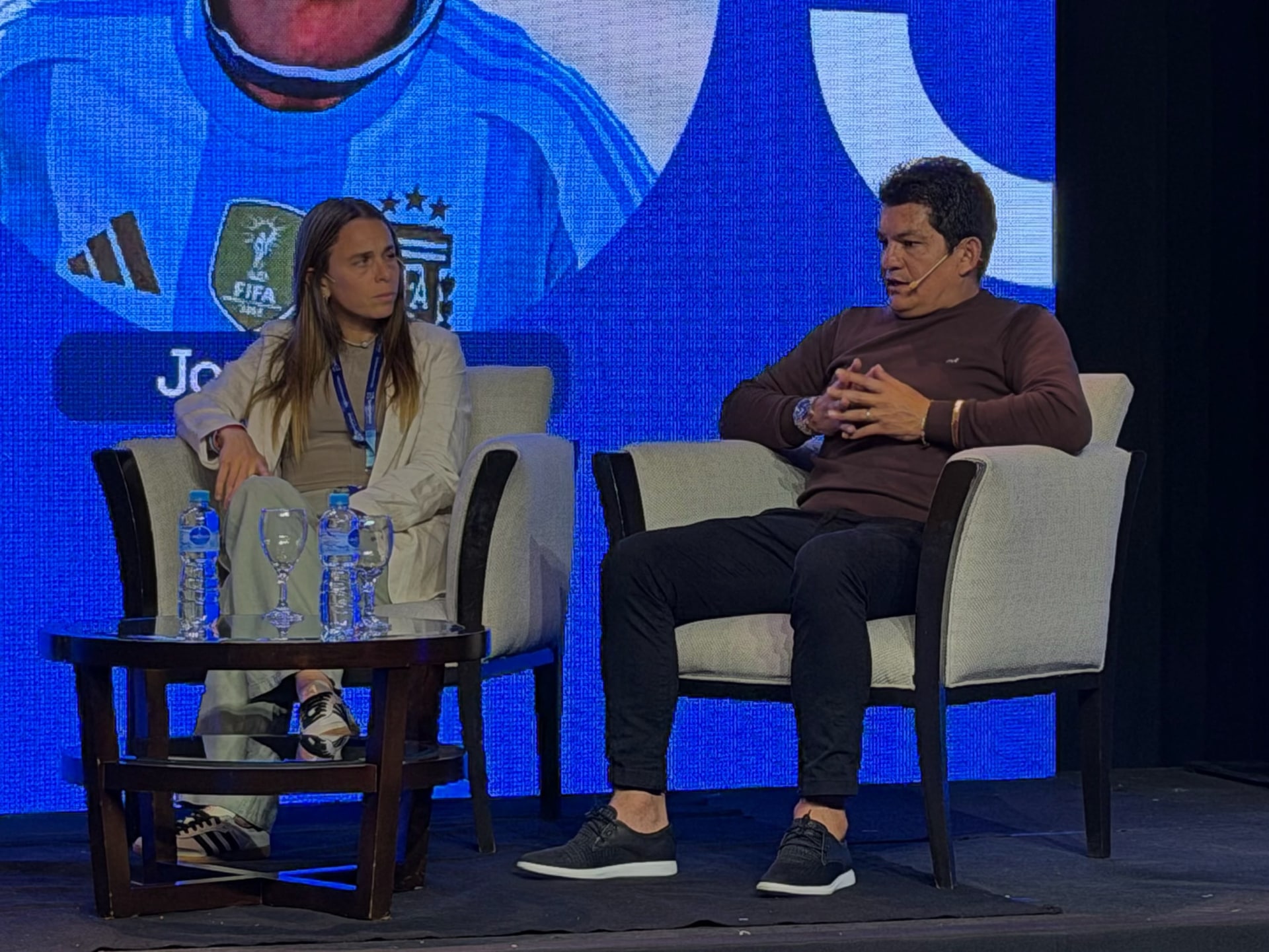 El "Pulga" Rodríguez emocionó a empresarios con su historia de vida: "Pude sacar a mi familia de la pobreza"