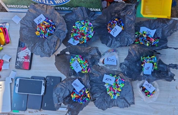 Incautaron más de 1200 dosis de pasta base y aprehendieron a 2 personas tras el procedimiento policial
