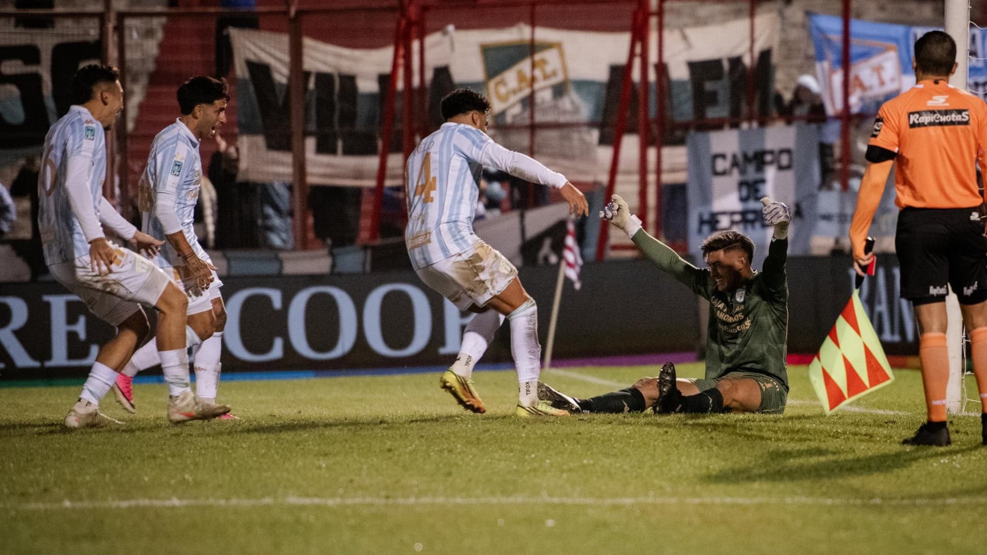 Ingolotti se vistió de héroe y Atlético Tucumán clasificó a semifinales de Copa Argentina