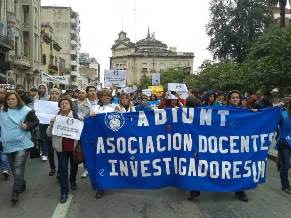 Universitarios endurecen el plan de lucha tras fracasar otra negociación con el Gobierno