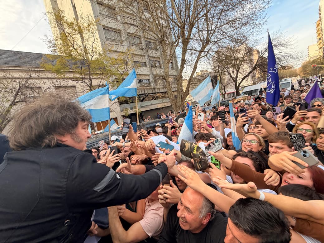 Milei reunió a la dirigencia de LLA en Bahía Blanca y el partido puso la mira en su reelección en 2027