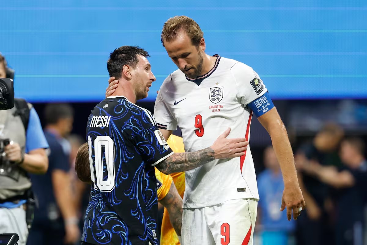harry-kane-junto-a-lionel-messi-luego-de-que-W2FVGJV57VD4PBIKYS5KLMCXOQ.avif
