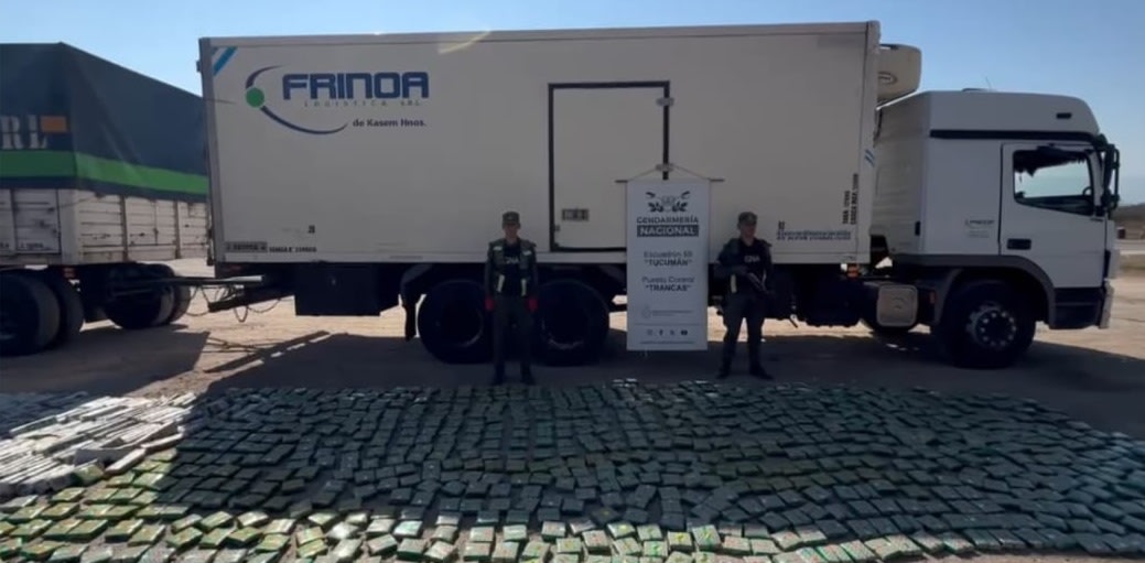 Gendarmes controlaron un camión en Tucumán y encontraron 393 kilos de hojas de coca ocultos en la cabina