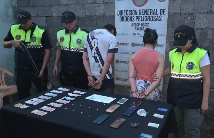 Desactivaron un punto de venta de drogas en el barrio San Carlos y detuvieron a 2 sospechosos